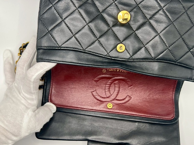 ダブルチェーンダブルフラップマトラッセ23ブラック（ブランドバッグ）の商品画像 - 査定依頼日：2025年12月17日 - 最高査定価格：200,000円