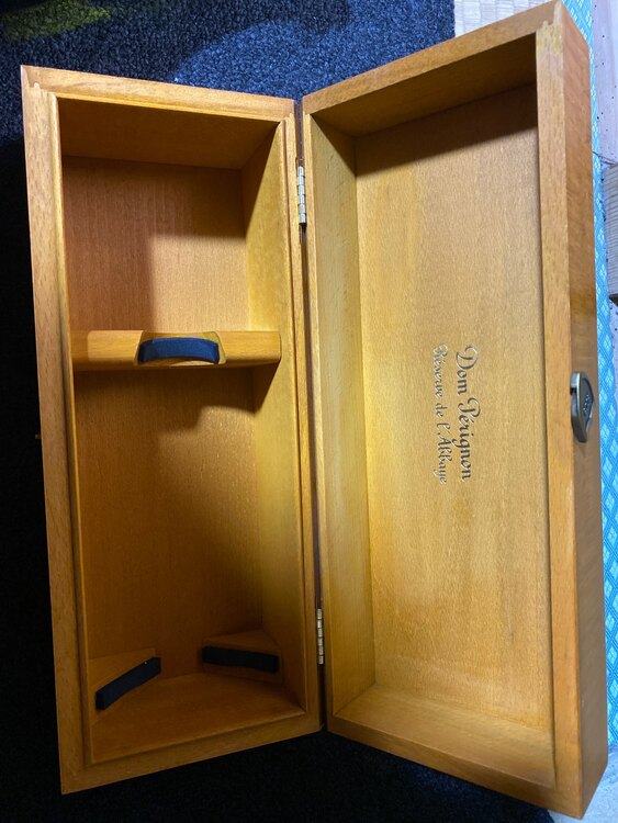 シャンパン ドン・ペリニヨン （お酒）の商品画像 - 査定依頼日：2025年1月22日 - 最高査定価格：77,000円