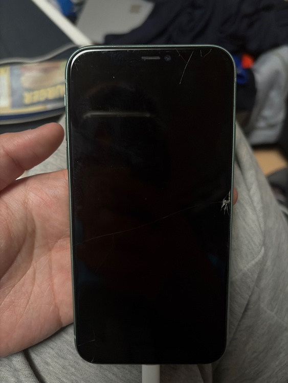 iPhone11 128GB Softbank（スマホ）の商品画像 - 査定依頼日：2026年4月29日 - 最高査定価格：19,000円