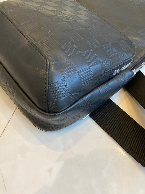 ルイヴィトン ダミエアンフィニ アヴェニュ スリングバッグ ボディバッグ（ブランドバッグ）の商品画像 - 査定依頼日：2024年3月30日 - 最高査定価格：180,000円