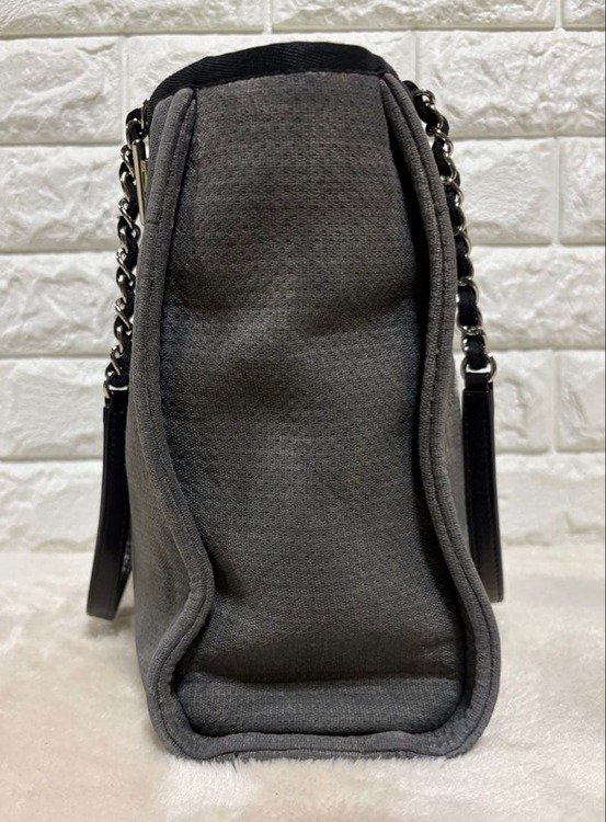 CHANEL シャネル ドーヴィルPM トートバッグ グレー キャンバス（ブランドバッグ）の商品画像 - 査定依頼日：2026年8月11日 - 最高査定価格：100,000円