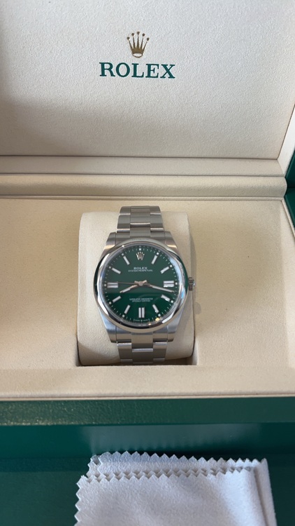 ロレックス パーペチュアル （高級時計）の商品画像 - 査定依頼日：2025年10月14日 - 最高査定価格：1,360,000円