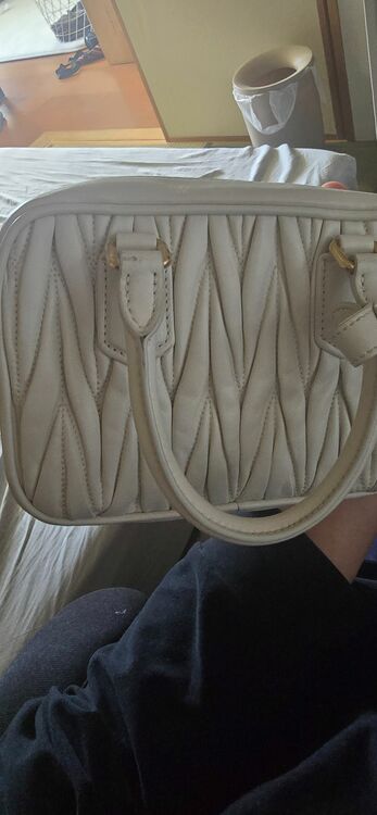 ミュウミュウ  （ブランドバッグ）の商品画像 - 査定依頼日：2025年10月17日 - 最高査定価格：190,000円