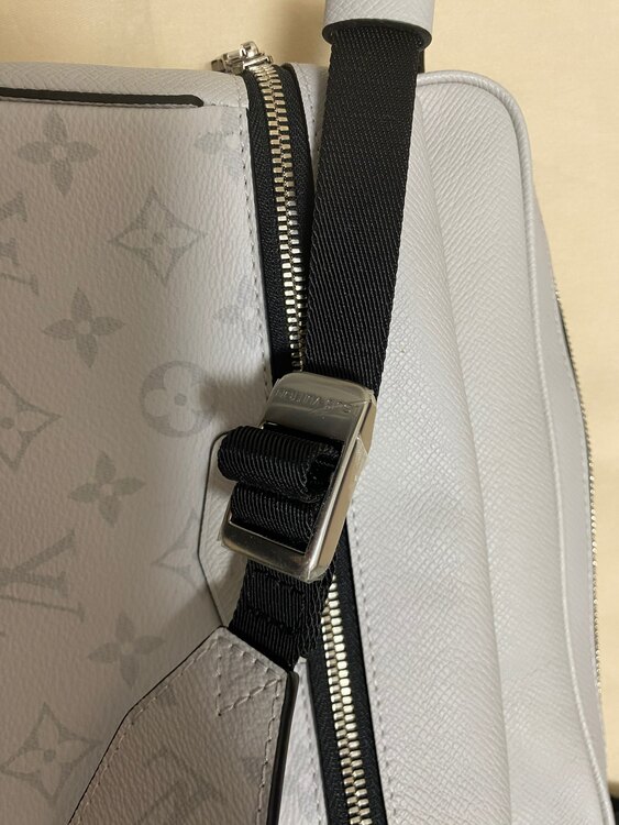 ルイ・ヴィトン タイガラマ アウトドアメッセンジャーPM/M30243（ブランドバッグ）の商品画像 - 査定依頼日：2024年12月8日 - 最高査定価格：115,000円