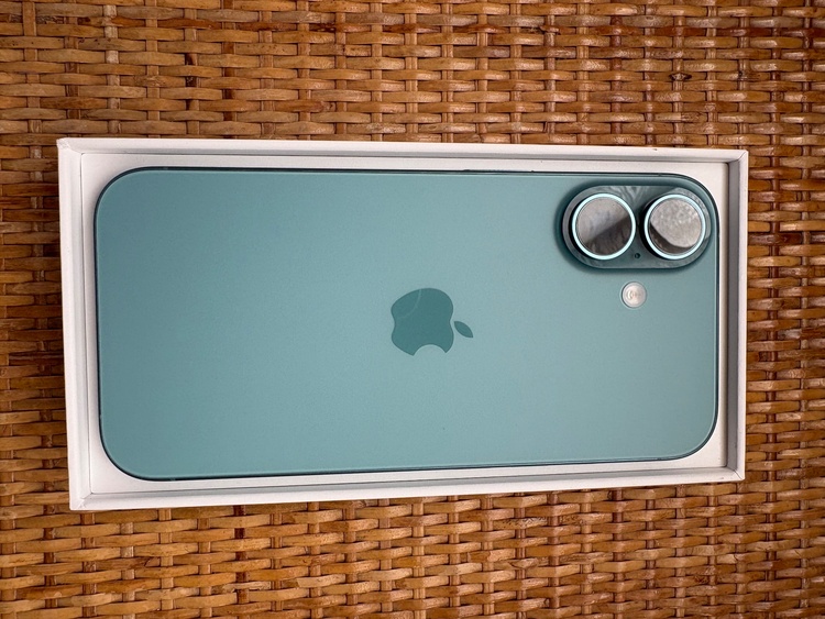 iPhone iPhone 16 128GB SIMフリー（スマホ）の商品画像 - 査定依頼日：2026年7月8日 - 最高査定価格：80,000円
