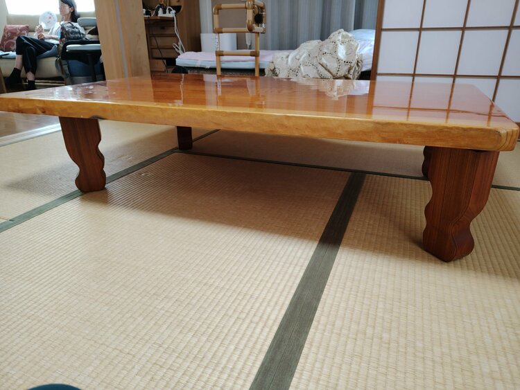 一枚板テーブル（家具・寝具）の商品画像 - 査定依頼日：2026年9月20日 - 最高査定価格：5,000円