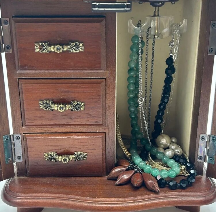 アンティークアクセサリーまとめ（金・貴金属）の商品画像 - 査定依頼日：2025年3月17日 - 最高査定価格：5,000円