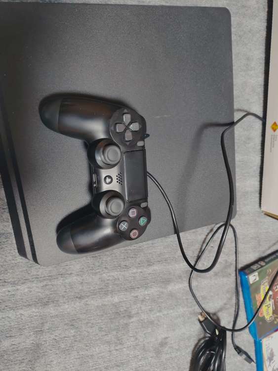 プレイステーション4 CUH-2100AB01（ゲーム機本体・ゲームソフト）の商品画像 - 査定依頼日：2023年1月25日 - 最高査定価格：12,000円