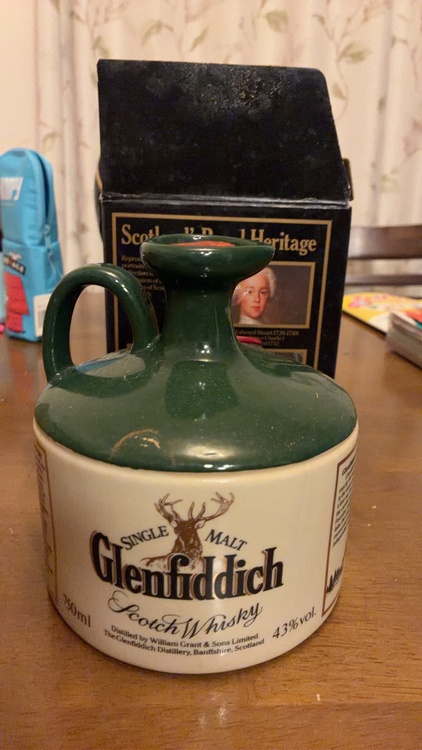 グレンフィディック マリー クイーン 陶器 750ml 箱付 （お酒）の商品画像 - 査定依頼日：2026年4月6日 - 最高査定価格：6,500円