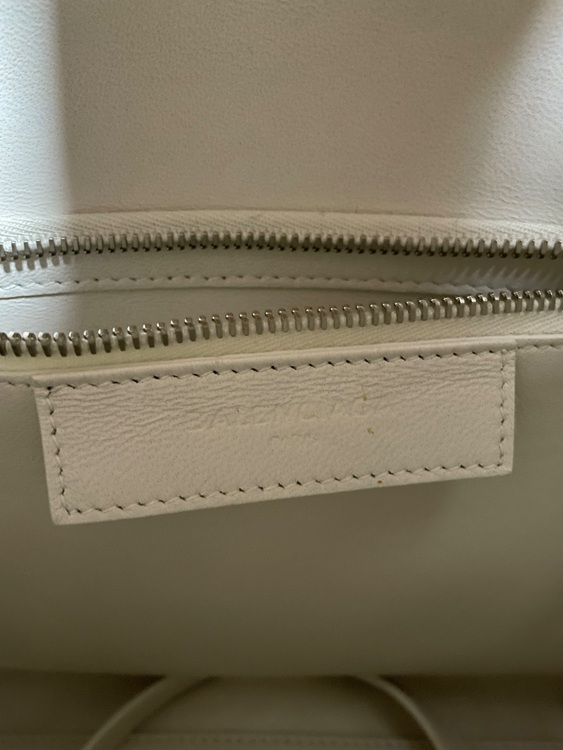 バレンシアガ誕生100年の時のコレクション発表された時のバッグです。青山店で購入（ブランドバッグ）の商品画像 - 査定依頼日：2025年9月24日 - 最高査定価格：25,000円