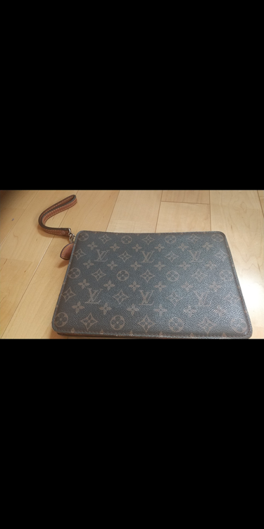 セカンドバッグ（ブランドバッグ）の商品画像 - 査定依頼日：2022年5月10日 - 最高査定価格：21,000円