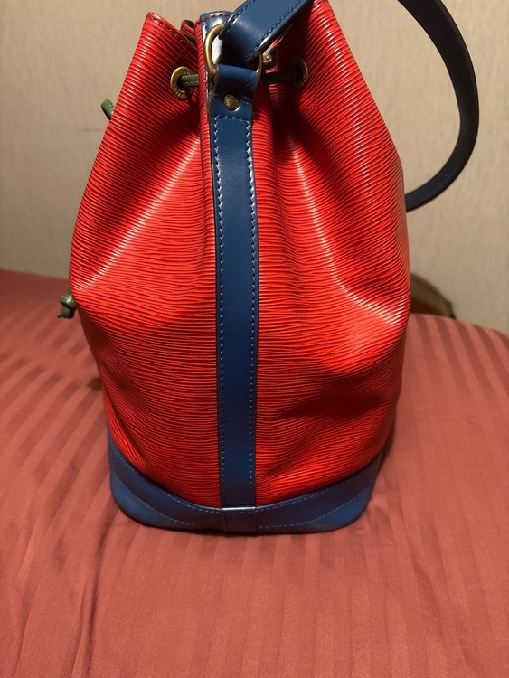 エピ ノエ トリコロール ハンドバッグ ショルダーバッグ レッド×グリーン×ブル（ブランドバッグ）の商品画像 - 査定依頼日：2025年12月18日 - 最高査定価格：40,000円
