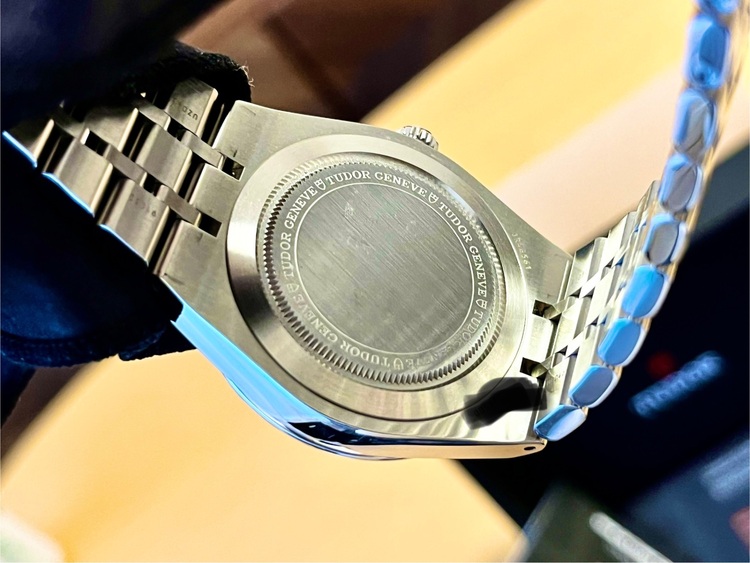 ロイヤル（高級時計）の商品画像 - 査定依頼日：2025年8月18日 - 最高査定価格：245,000円