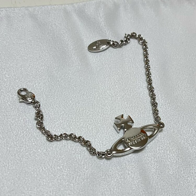 ヴィヴィアン ウエストウッド ブレスレット オーブ ラインストーン アクセサリー（古着・ファッション）の商品画像 - 査定依頼日：2025年3月7日 - 最高査定価格：5,000円