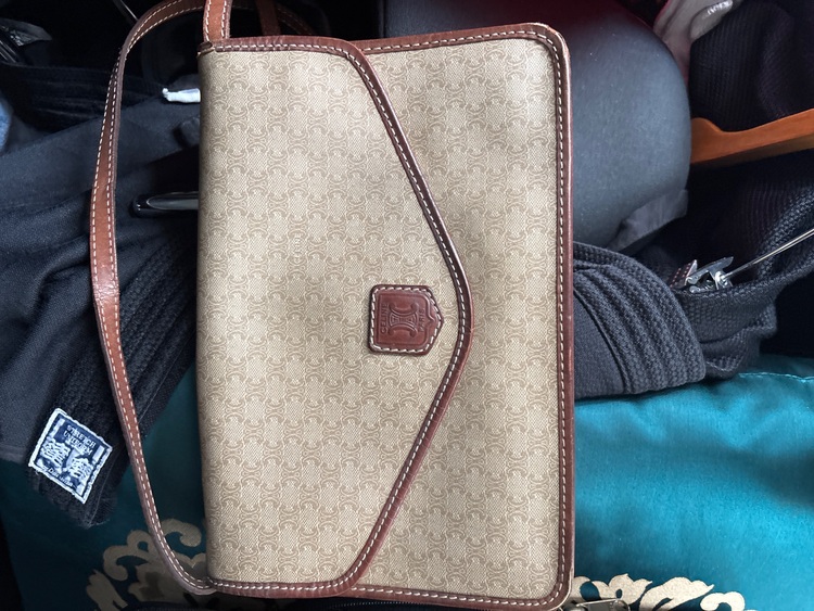 セリーヌ  （ブランドバッグ）の商品画像 - 査定依頼日：2025年10月19日 - 最高査定価格：30,000円