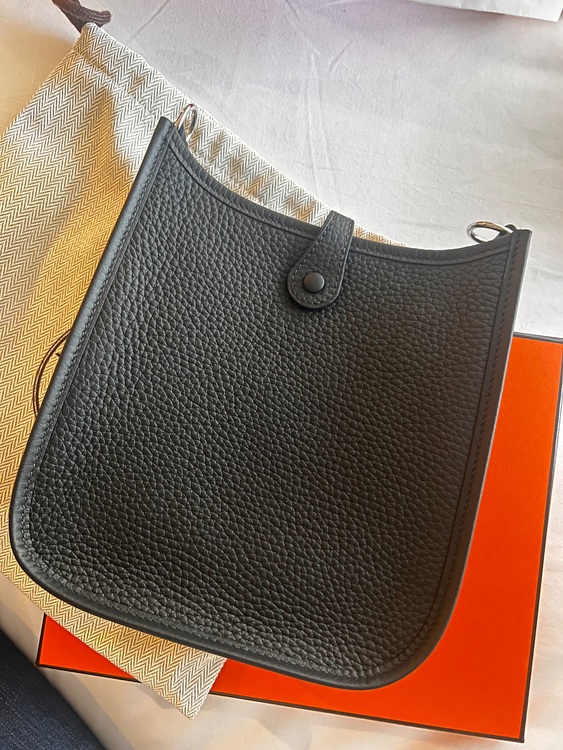 エブリン 16 アマゾーヌ（ブランドバッグ）の商品画像 - 査定依頼日：2025年7月23日 - 最高査定価格：400,000円