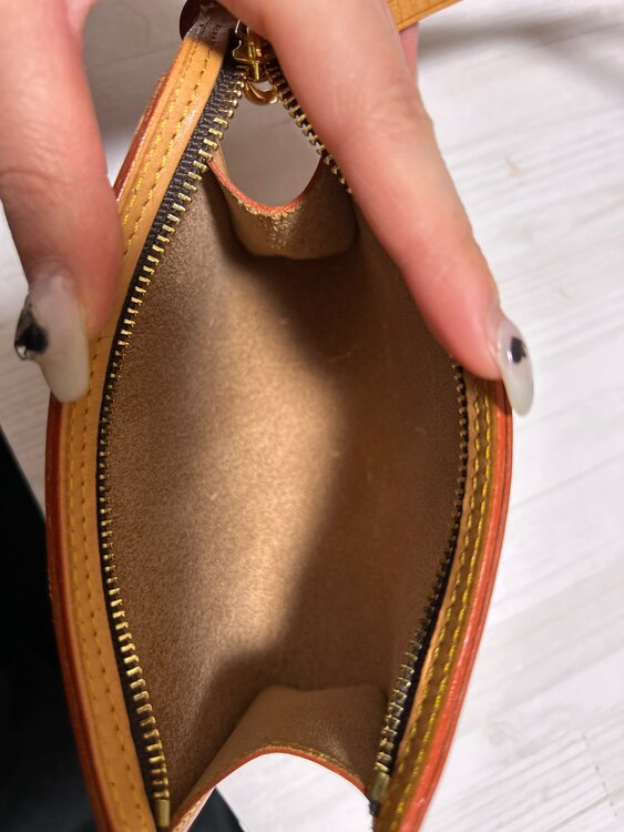 カバアンブル用ポーチ（ブランド財布・小物）の商品画像 - 査定依頼日：2025年3月9日 - 最高査定価格：3,000円