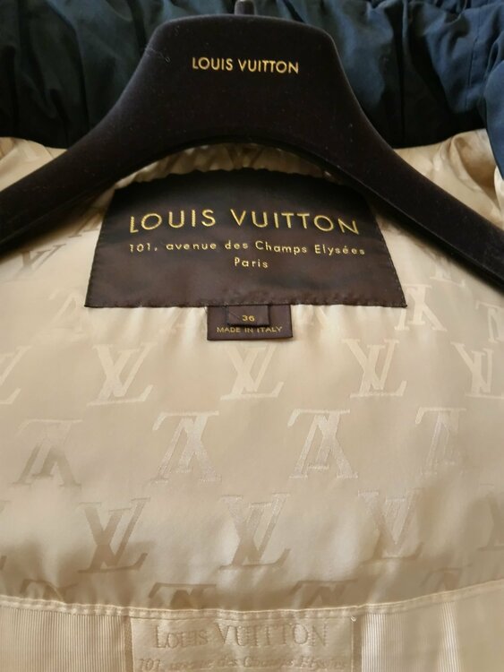 ルイヴィトン、レディースジャケット（古着・ファッション）の商品画像 - 査定依頼日：2026年1月20日 - 最高査定価格：75,000円