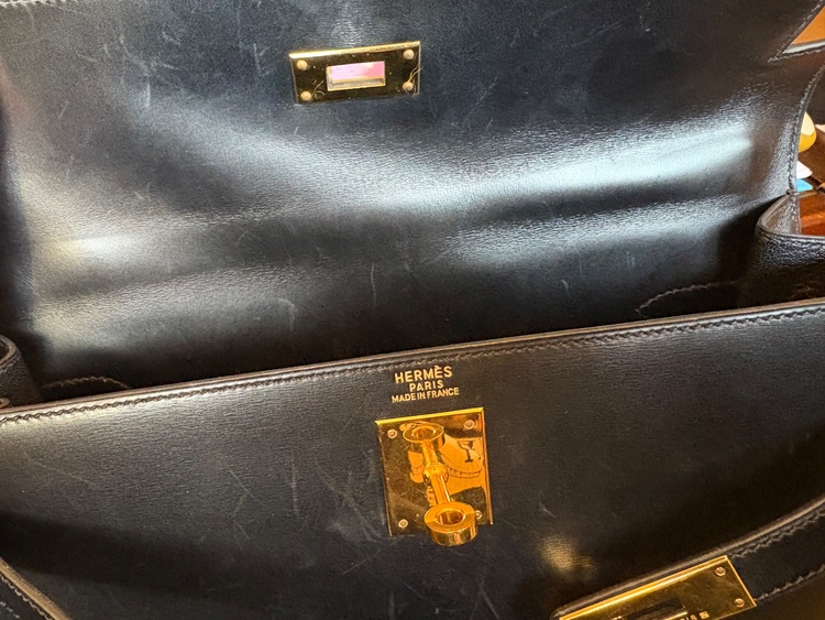 外縫い　ボックスカーフ　金金具　35（ブランドバッグ）の商品画像 - 査定依頼日：2025年11月24日 - 最高査定価格：1,350,000円