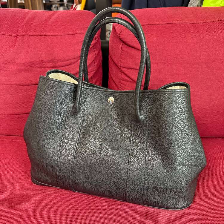 ガーデンパーティ　ネゴンダ　ブラック（ブランドバッグ）の商品画像 - 査定依頼日：2025年4月10日 - 最高査定価格：300,000円