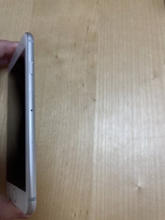 シルバー（スマホ）の商品画像 - 査定依頼日：2021年3月15日 - 最高査定価格：8,800円
