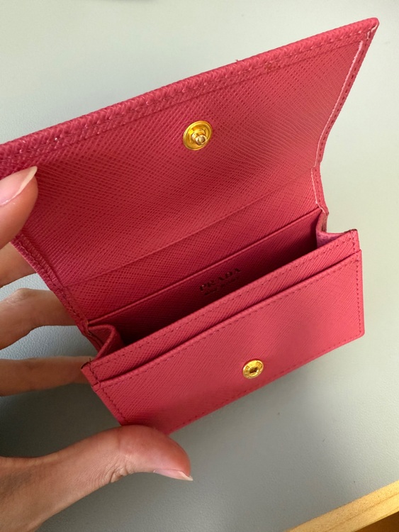 プラダ　カードケース　ピンク　レザー　ゴールド金具（ブランド財布・小物）の商品画像 - 査定依頼日：2025年8月8日 - 最高査定価格：8,000円