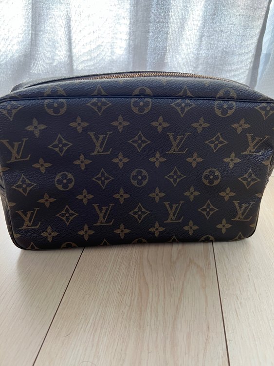 トュルーストワレット（ブランドバッグ）の商品画像 - 査定依頼日：2022年9月30日 - 最高査定価格：15,000円