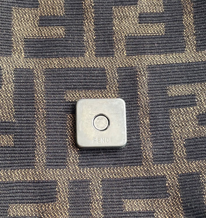 フェンディ　マンマバケット（ブランドバッグ）の商品画像 - 査定依頼日：2025年9月16日 - 最高査定価格：110,000円