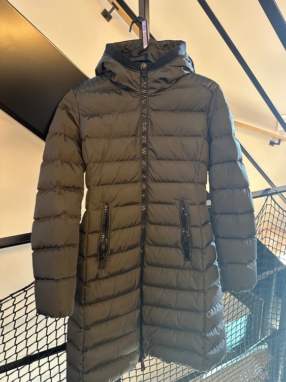 MONCLER モンクレール TALEVE GIUBBOTTO D2093493（古着・ファッション）の商品画像 - 査定依頼日：2025年12月26日 - 最高査定価格：56,000円