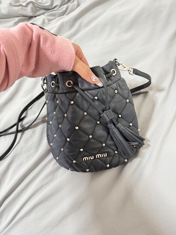 ミュウミュウ  （ブランドバッグ）の商品画像 - 査定依頼日：2025年11月26日 - 最高査定価格：25,000円