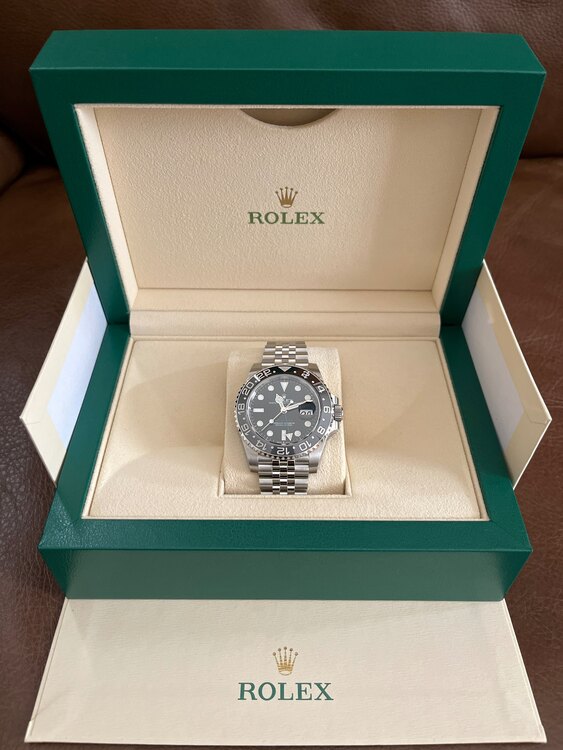 ロレックス GMTマスター 126710GRNR（高級時計）の商品画像 - 査定依頼日：2025年4月24日 - 最高査定価格：2,680,000円