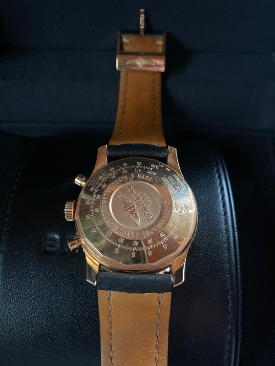 ブライトリング ナビタイマー RB012012/BA4（高級時計）の商品画像 - 査定依頼日：2025年12月18日 - 最高査定価格：1,400,000円