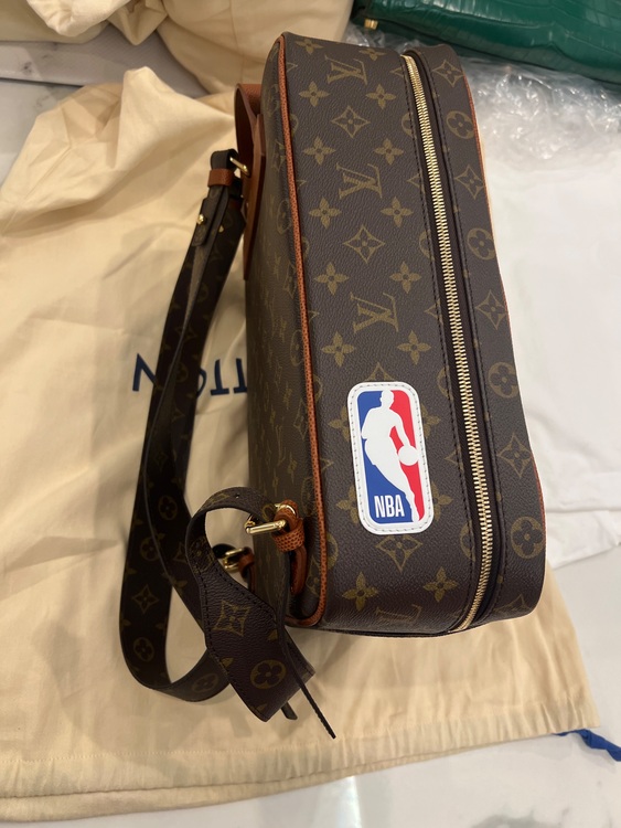 ヴィトン　NBAリュック（ブランドバッグ）の商品画像 - 査定依頼日：2025年7月11日 - 最高査定価格：250,000円