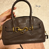 ミュウミュウ  （ブランドバッグ）の商品画像 - 査定依頼日：2025年11月30日 - 最高査定価格：200,000円