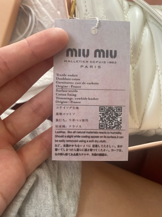 ミュウミュウ  （ブランドバッグ）の商品画像 - 査定依頼日：2025年9月22日 - 最高査定価格：185,000円