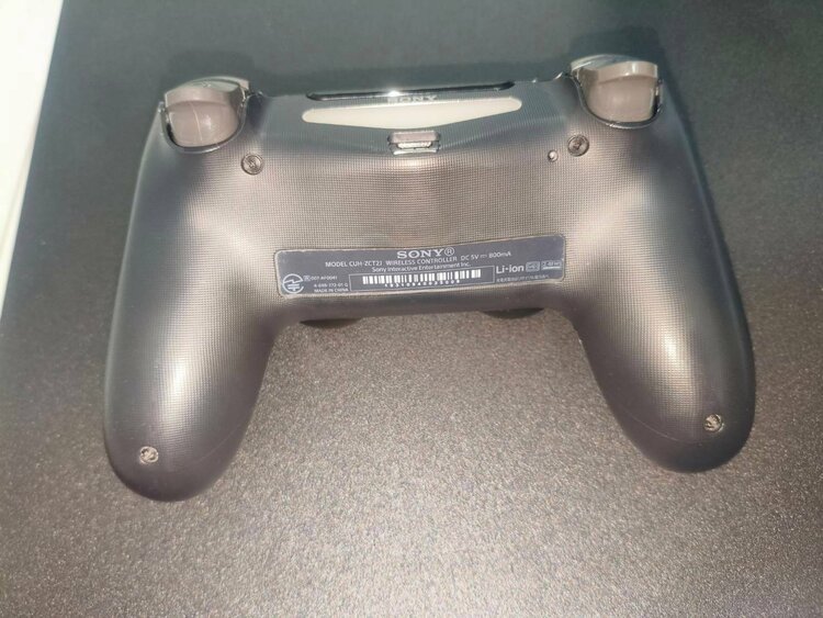 ps4 pro cuh7000B（ゲーム機本体・ゲームソフト）の商品画像 - 査定依頼日：2026年4月1日 - 最高査定価格：18,000円