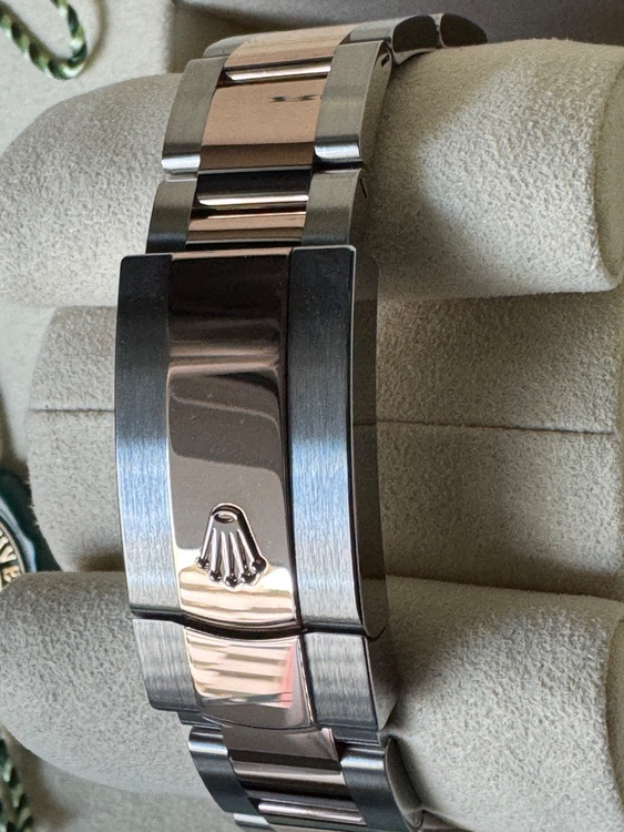 デイトジャスト 41  オイスタースチール＆エバーローズゴールド  リファレンス（高級時計）の商品画像 - 査定依頼日：2025年12月13日 - 最高査定価格：2,160,000円