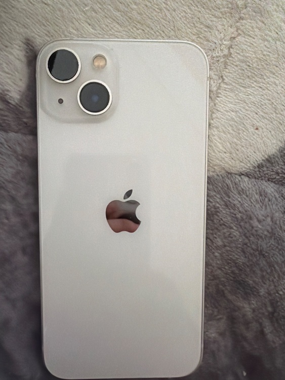 iPhone 13 128GB au（スマホ）の商品画像 - 査定依頼日：2026年2月15日 - 最高査定価格：36,000円