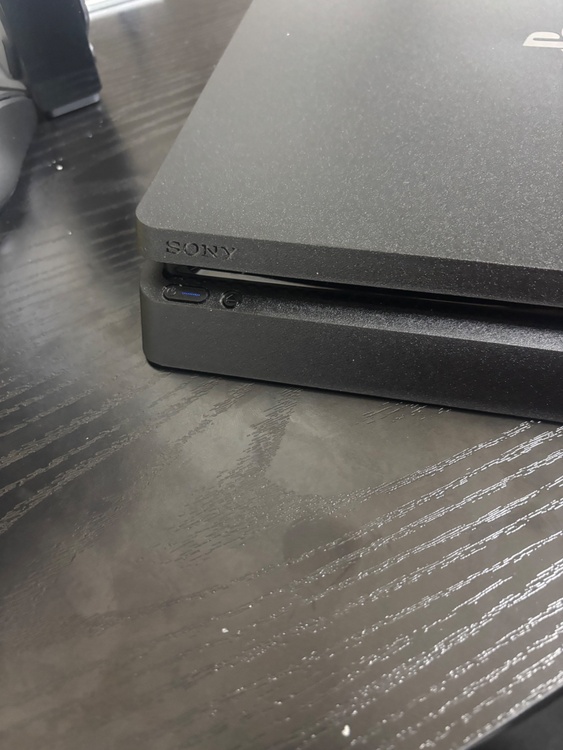 PlayStation4slim 1tb（ゲーム機本体・ゲームソフト）の商品画像 - 査定依頼日：2026年5月23日 - 最高査定価格：11,000円