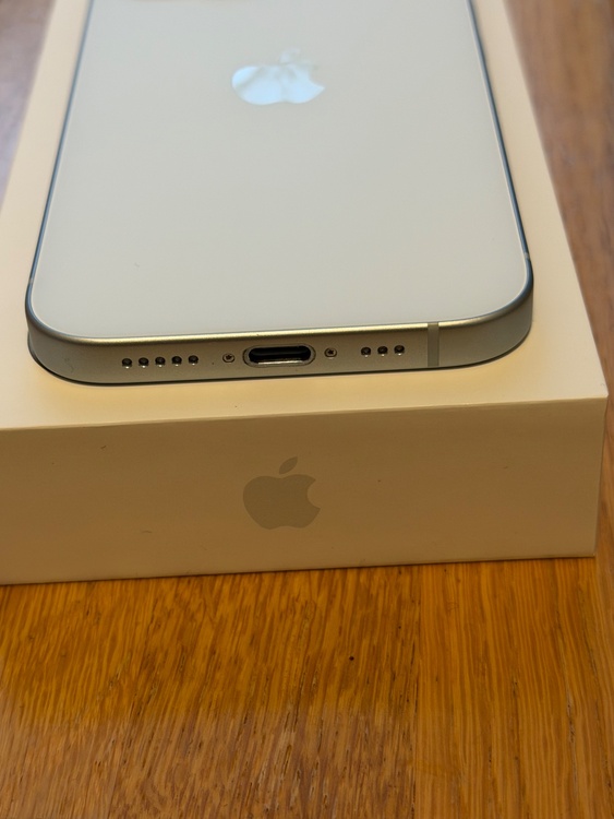 iPhone 15 128GB docomo（スマホ）の商品画像 - 査定依頼日：2026年3月31日 - 最高査定価格：66,000円