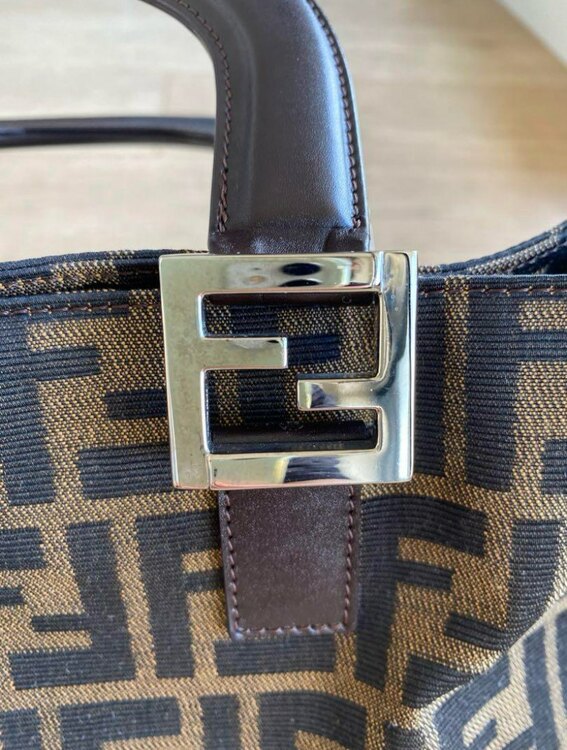 フェンディ ハンドバッグ ズッカ マンマ（ブランドバッグ）の商品画像 - 査定依頼日：2025年4月17日 - 最高査定価格：40,000円