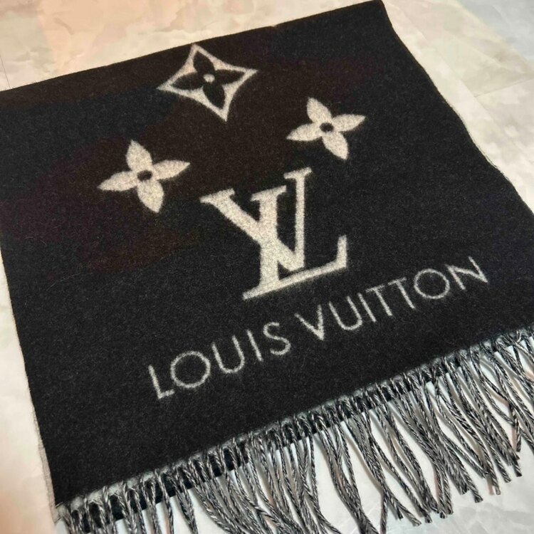 ルイヴィトン　マフラー　M71040（古着・ファッション）の商品画像 - 査定依頼日：2025年2月10日 - 最高査定価格：22,000円