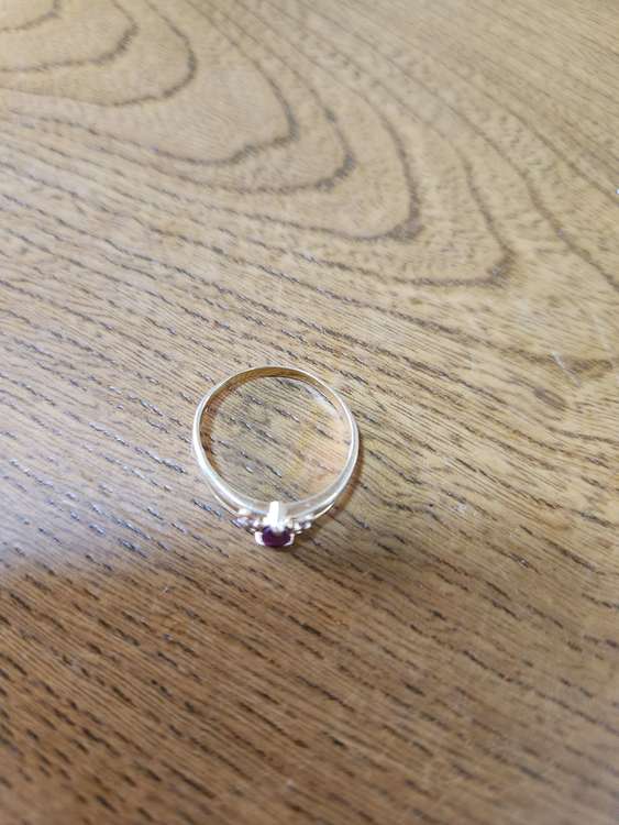 ルビーリング（金・貴金属）の商品画像 - 査定依頼日：2023年8月30日 - 最高査定価格：25,000円