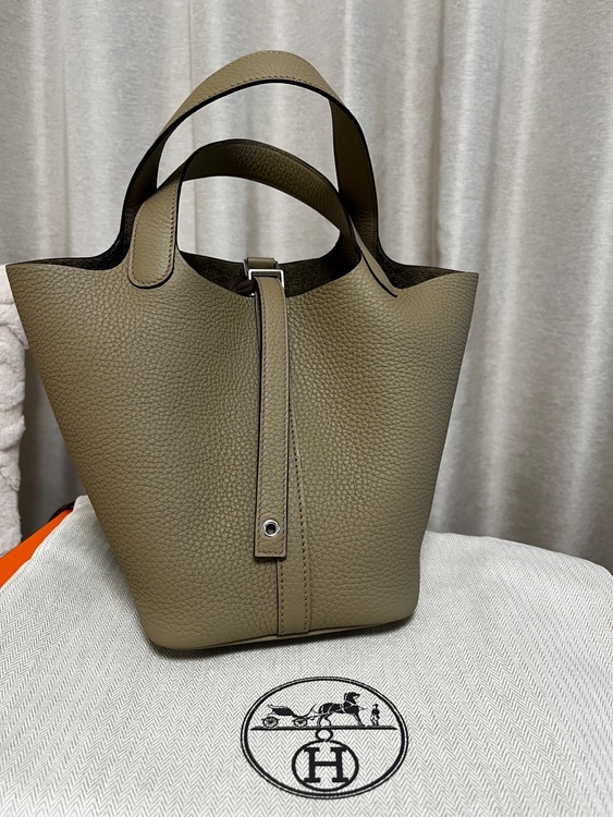 ピコタンロック PM18（ブランドバッグ）の商品画像 - 査定依頼日：2025年8月11日 - 最高査定価格：600,000円