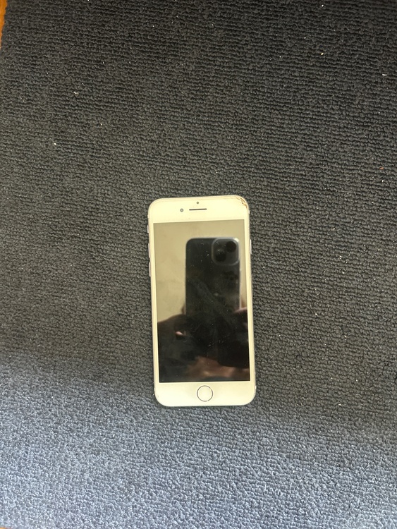 iPhone8 64GB Softbank（スマホ）の商品画像 - 査定依頼日：2026年3月21日 - 最高査定価格：6,000円