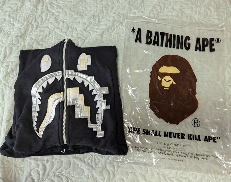 シャークパーカー（古着・ファッション）の商品画像 - 査定依頼日：2025年11月4日 - 最高査定価格：5,000円