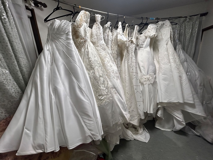 ウエディングドレスや小物類（古着・ファッション）の商品画像 - 査定依頼日：2026年4月30日 - 最高査定価格：100,000円