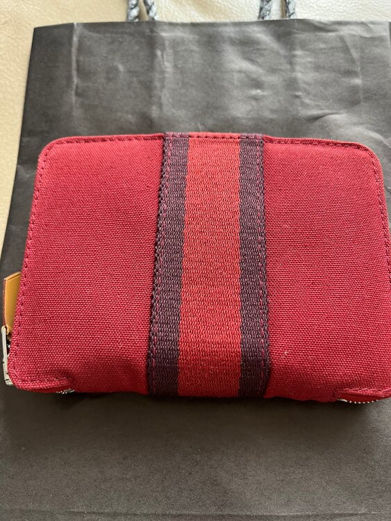 エルメス　財布（ブランド財布・小物）の商品画像 - 査定依頼日：2025年1月14日 - 最高査定価格：7,000円