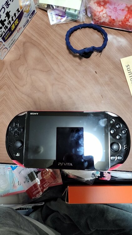 PlayStation Vita PCH-2000（ゲーム機本体・ゲームソフト）の商品画像 - 査定依頼日：2026年5月2日 - 最高査定価格：9,000円