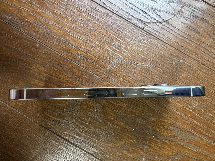 iPhone iPhone 13 Pro 256GB au（スマホ）の商品画像 - 査定依頼日：2026年9月27日 - 最高査定価格：31,000円